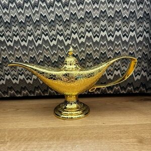 DISNEY ALADDIN CAVE OF WONDERS LAMP THE PROP COLLECTION D23 EXPO 2024